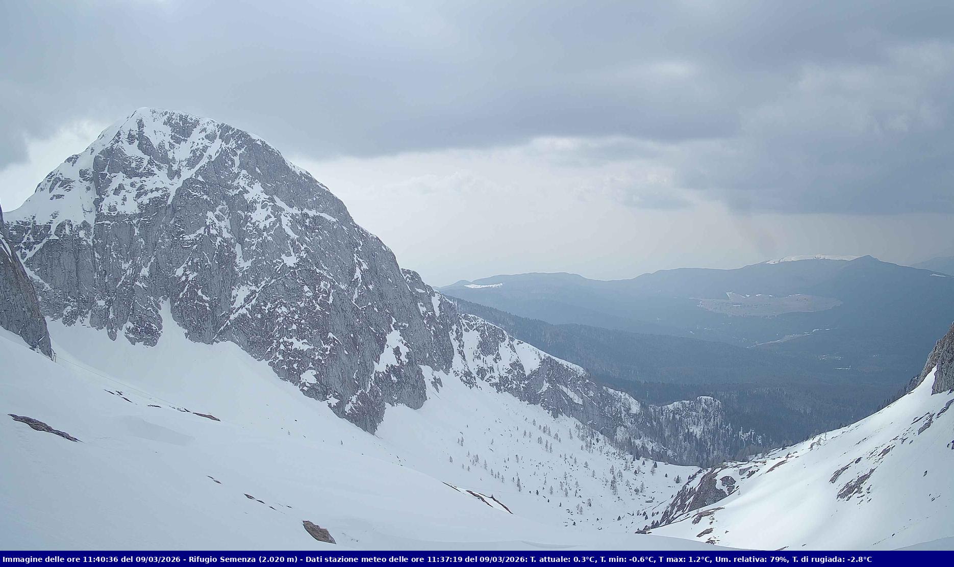 Webcam Rif. Semenza - 2020m - puntamento verso la Piana del Cansiglio e la pianura veneta in direzione sud-ovest