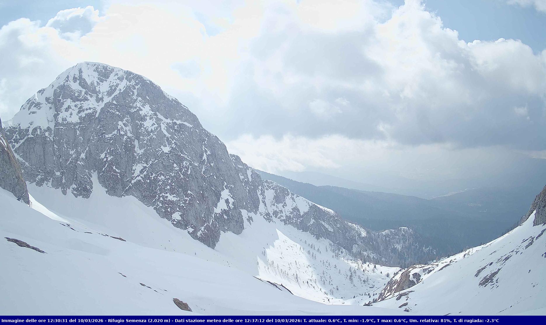 Webcam Rif. Semenza - 2020m - puntamento verso la Piana del Cansiglio e la pianura veneta in direzione sud-ovest