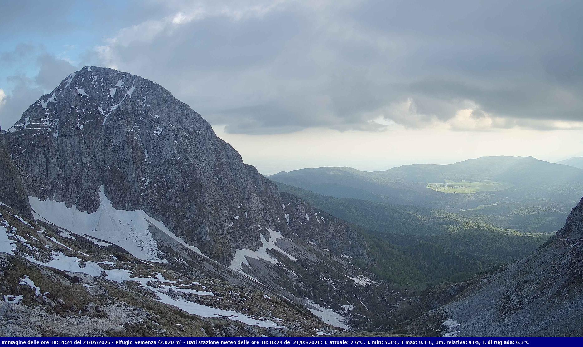 Webcam Rif. Semenza - 2020m - puntamento verso la Piana del Cansiglio e la pianura veneta in direzione sud-ovest