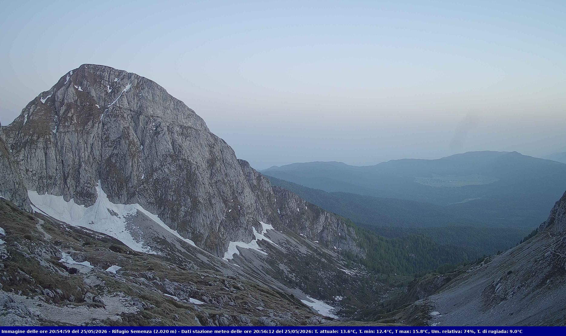 Webcam Rif. Semenza - 2020m - puntamento verso la Piana del Cansiglio e la pianura veneta in direzione sud-ovest
