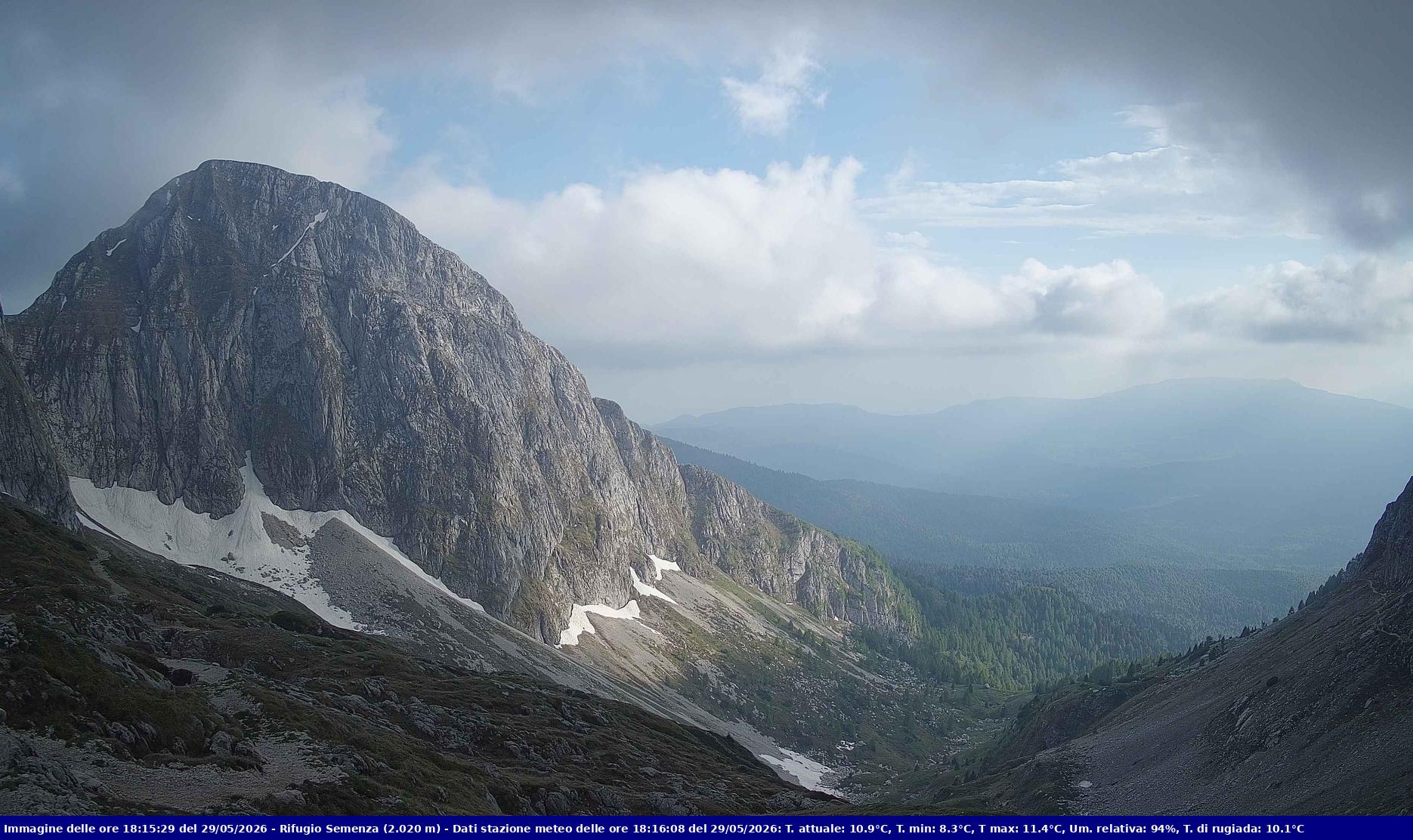 Webcam Rif. Semenza - 2020m - puntamento verso la Piana del Cansiglio e la pianura veneta in direzione sud-ovest