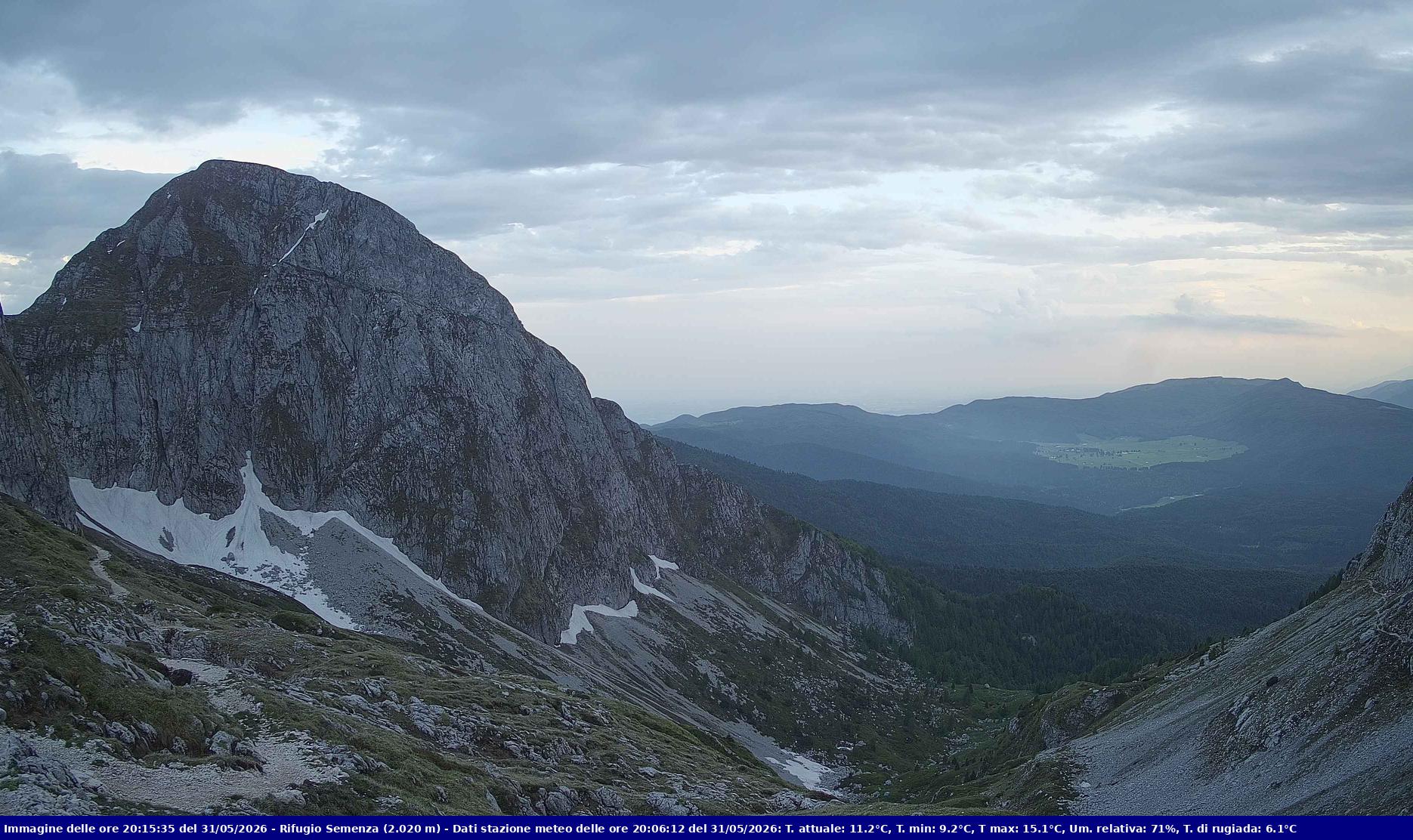 Webcam Rif. Semenza - 2020m - puntamento verso la Piana del Cansiglio e la pianura veneta in direzione sud-ovest