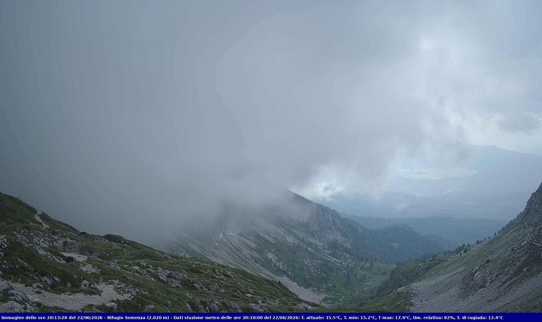 Webcam Rif. Semenza - 2020m - puntamento verso la Piana del Cansiglio e la pianura veneta in direzione sud-ovest