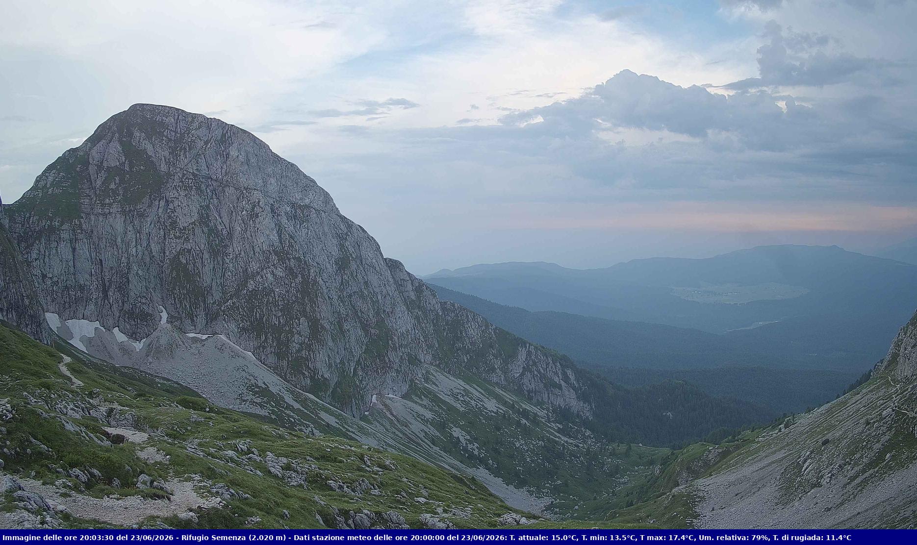 Webcam Rif. Semenza - 2020m - puntamento verso la Piana del Cansiglio e la pianura veneta in direzione sud-ovest