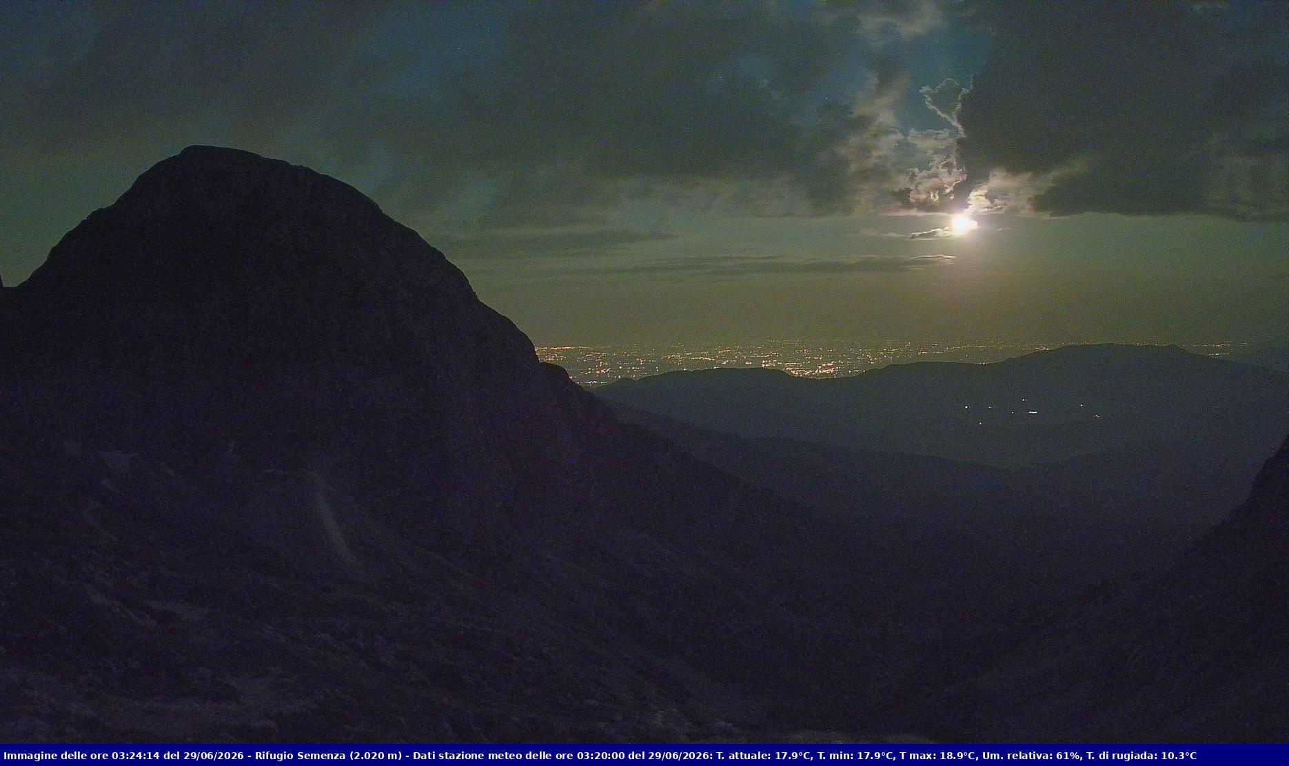 Webcam Rif. Semenza - 2020m - puntamento verso la Piana del Cansiglio e la pianura veneta in direzione sud-ovest