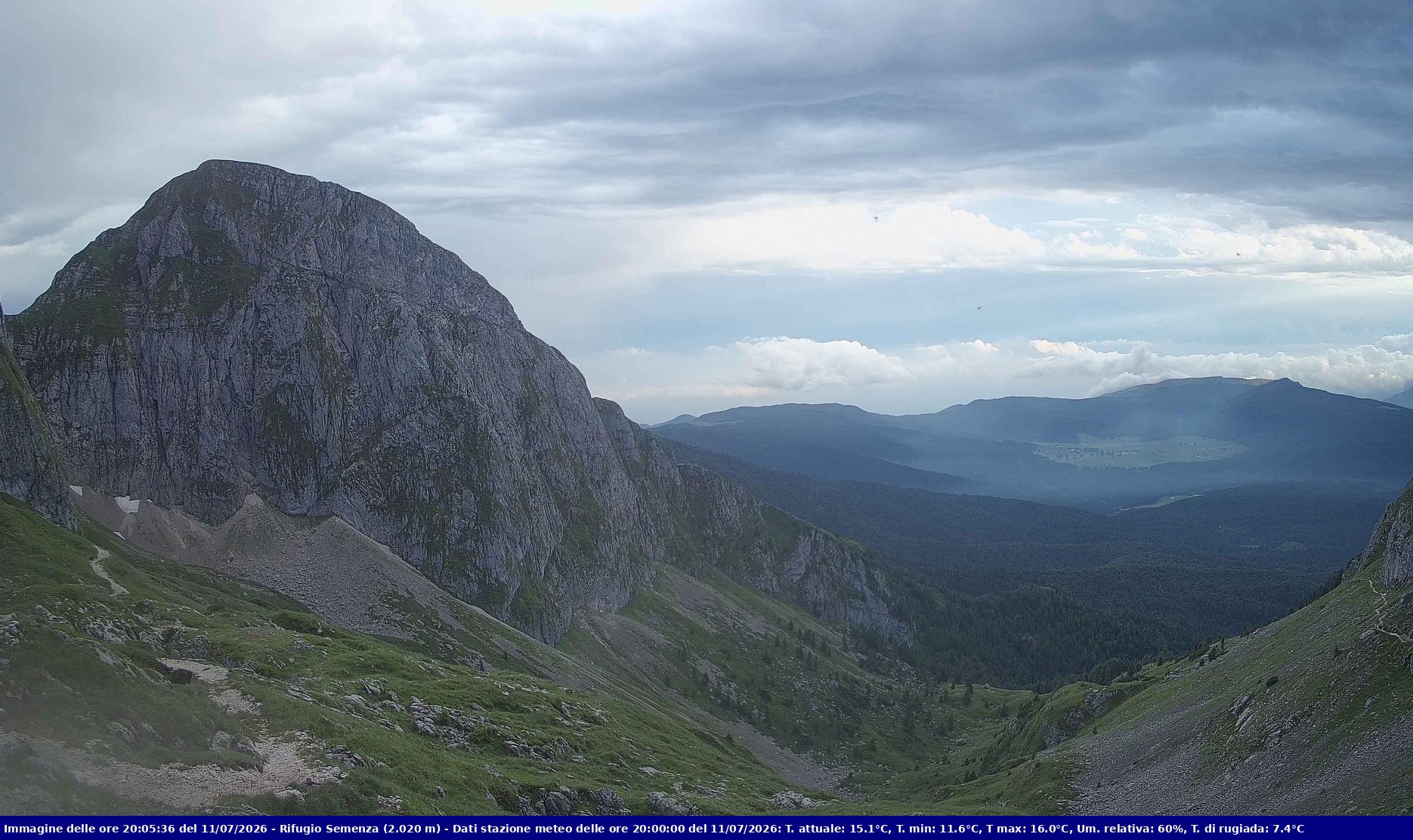 Webcam Rif. Semenza - 2020m - puntamento verso la Piana del Cansiglio e la pianura veneta in direzione sud-ovest