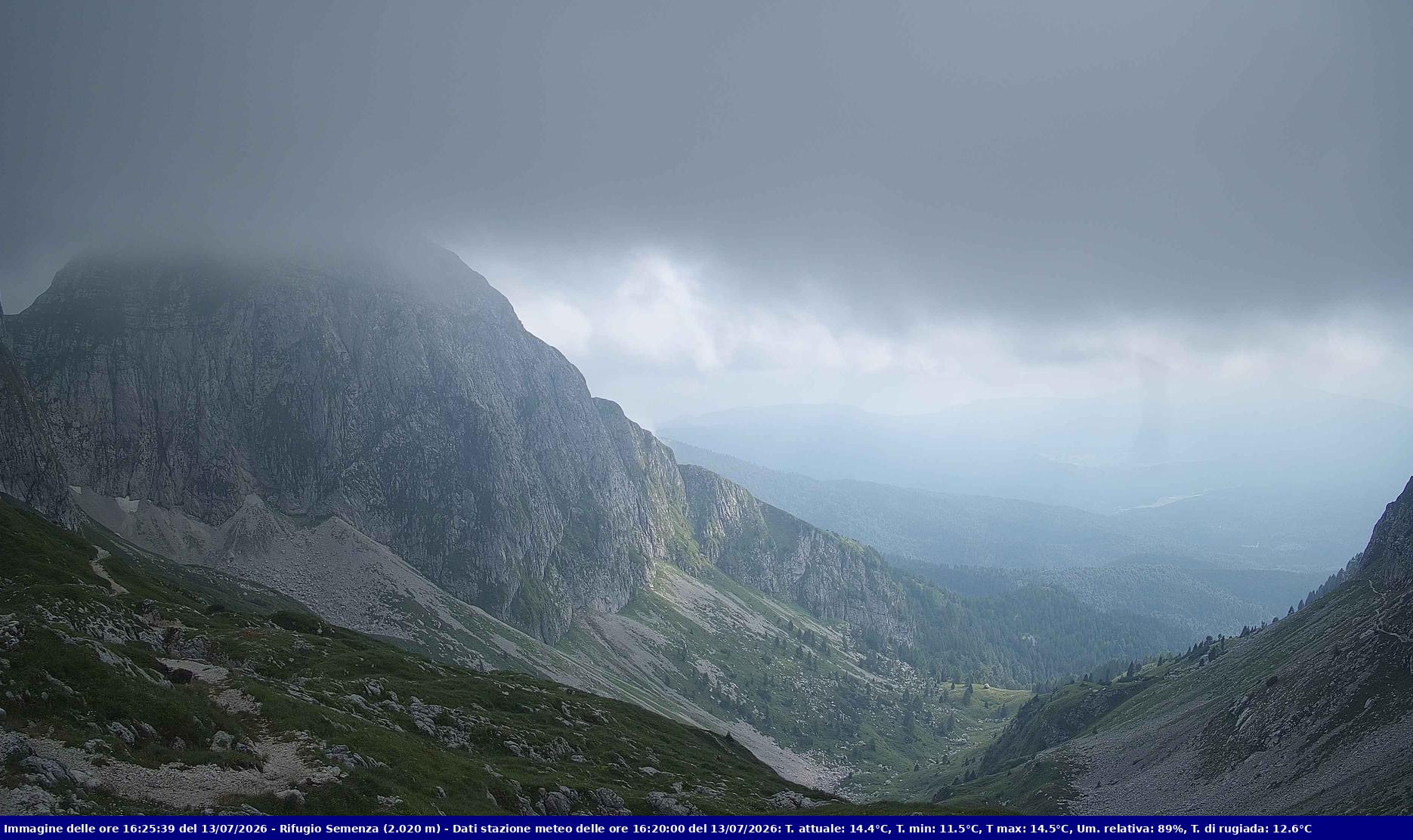 Webcam Rif. Semenza - 2020m - puntamento verso la Piana del Cansiglio e la pianura veneta in direzione sud-ovest