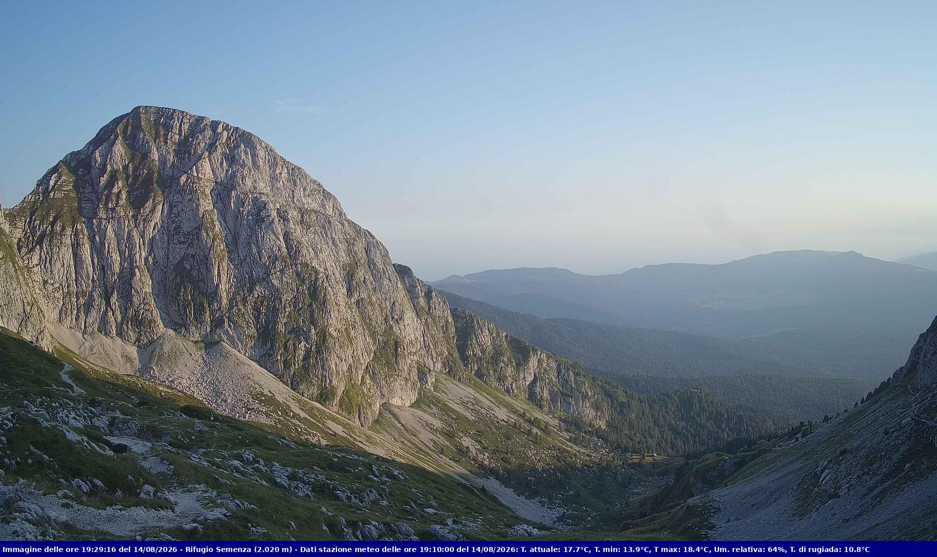 Webcam Rif. Semenza - 2020m - puntamento verso la Piana del Cansiglio e la pianura veneta in direzione sud-ovest
