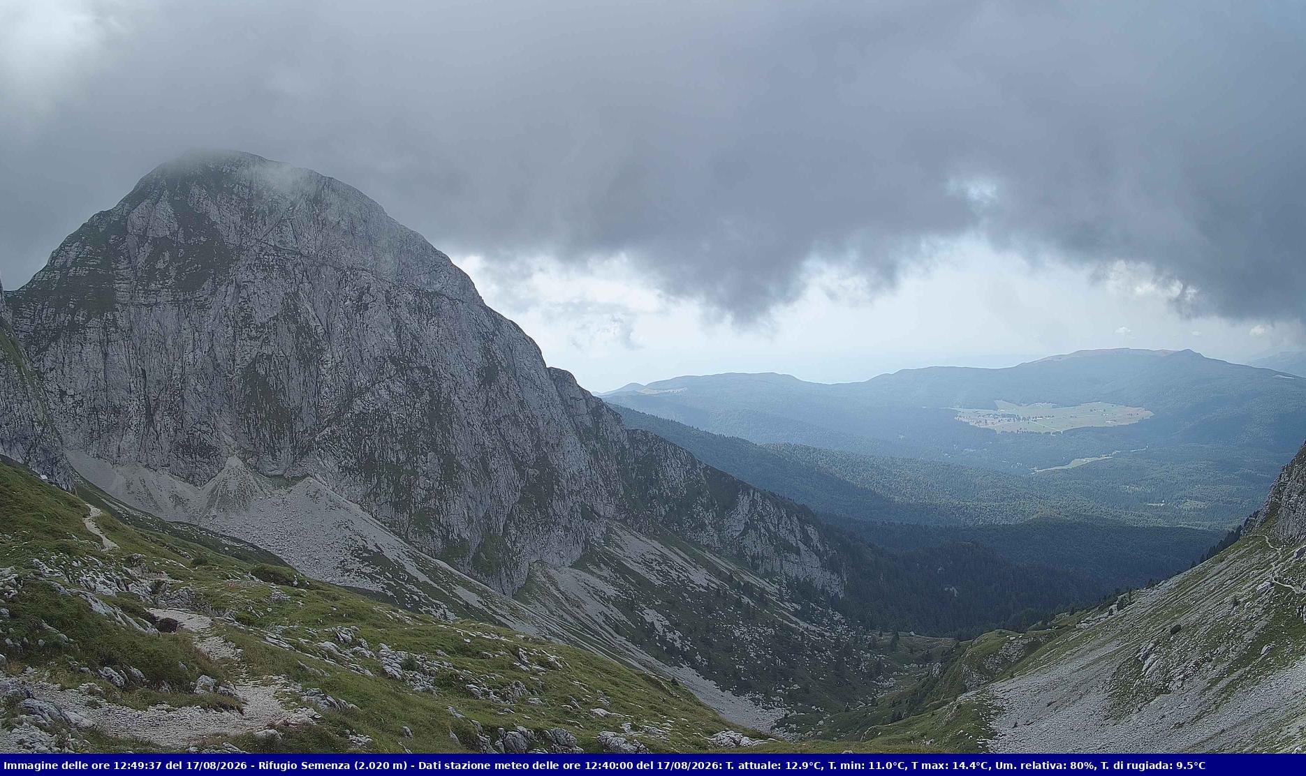 Webcam Rif. Semenza - 2020m - puntamento verso la Piana del Cansiglio e la pianura veneta in direzione sud-ovest