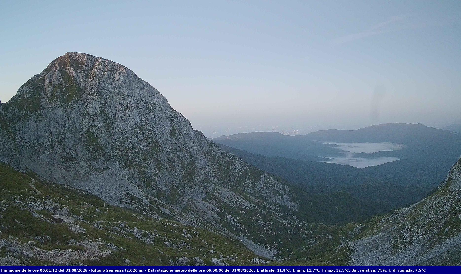 Webcam Rif. Semenza - 2020m - puntamento verso la Piana del Cansiglio e la pianura veneta in direzione sud-ovest