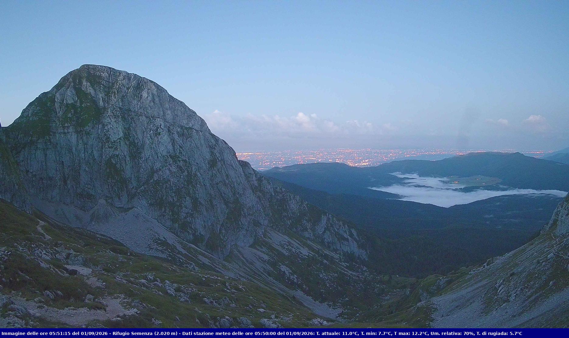 Webcam Rif. Semenza - 2020m - puntamento verso la Piana del Cansiglio e la pianura veneta in direzione sud-ovest