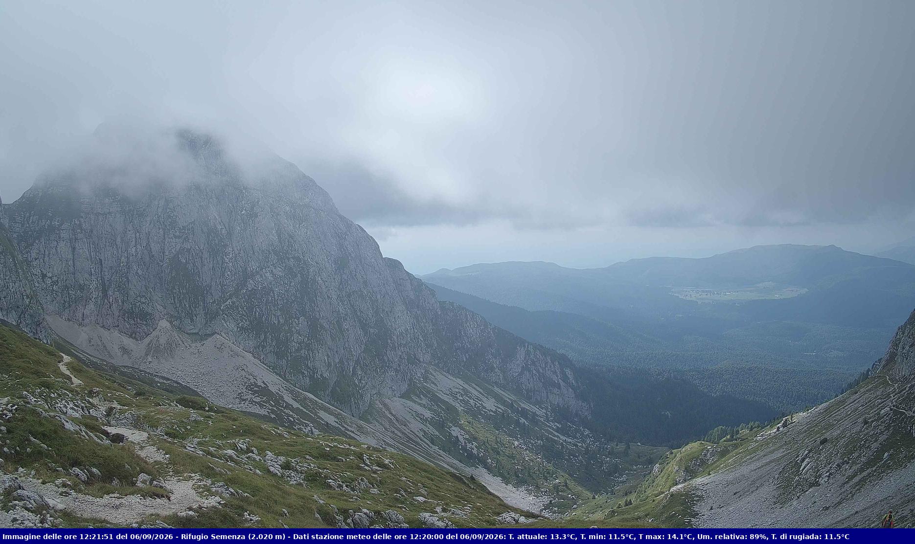 Webcam Rif. Semenza - 2020m - puntamento verso la Piana del Cansiglio e la pianura veneta in direzione sud-ovest