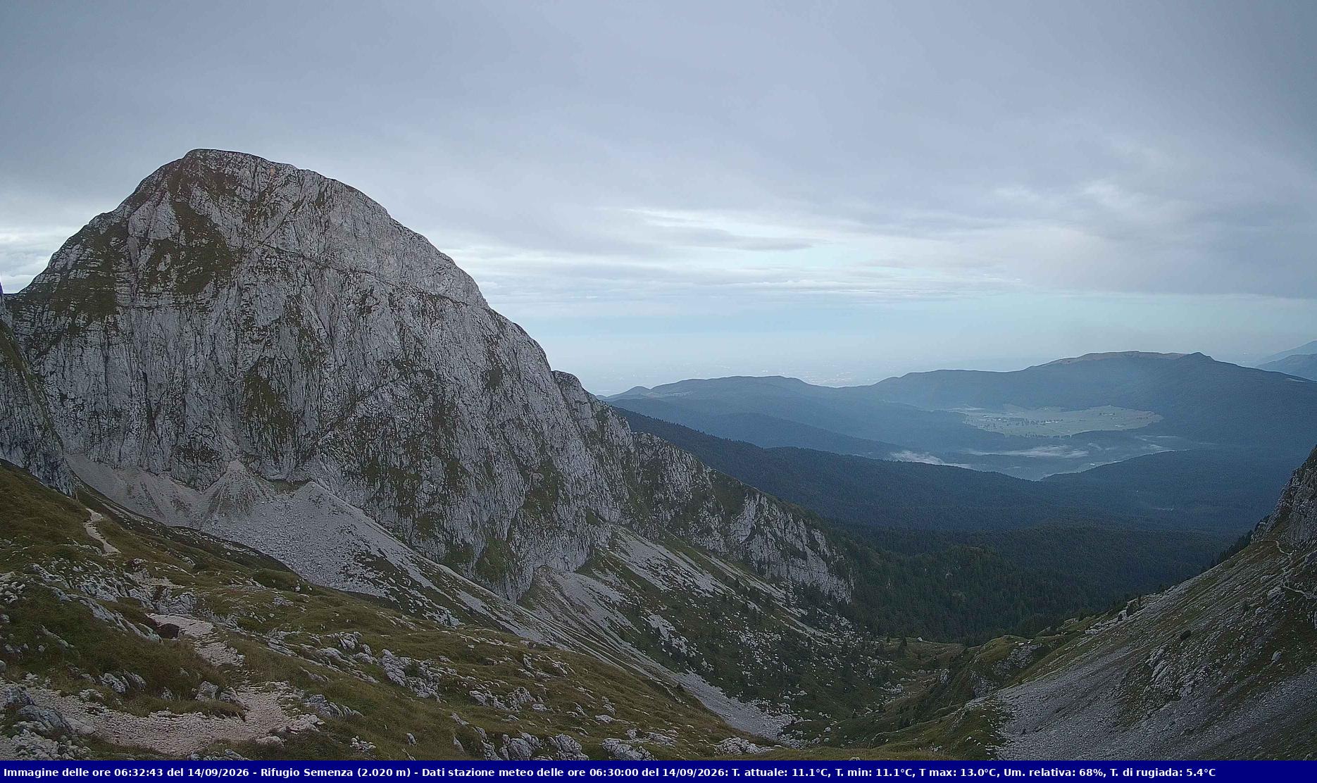 Webcam Rif. Semenza - 2020m - puntamento verso la Piana del Cansiglio e la pianura veneta in direzione sud-ovest