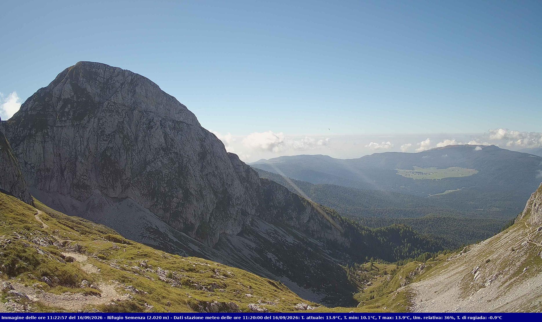 Webcam Rif. Semenza - 2020m - puntamento verso la Piana del Cansiglio e la pianura veneta in direzione sud-ovest