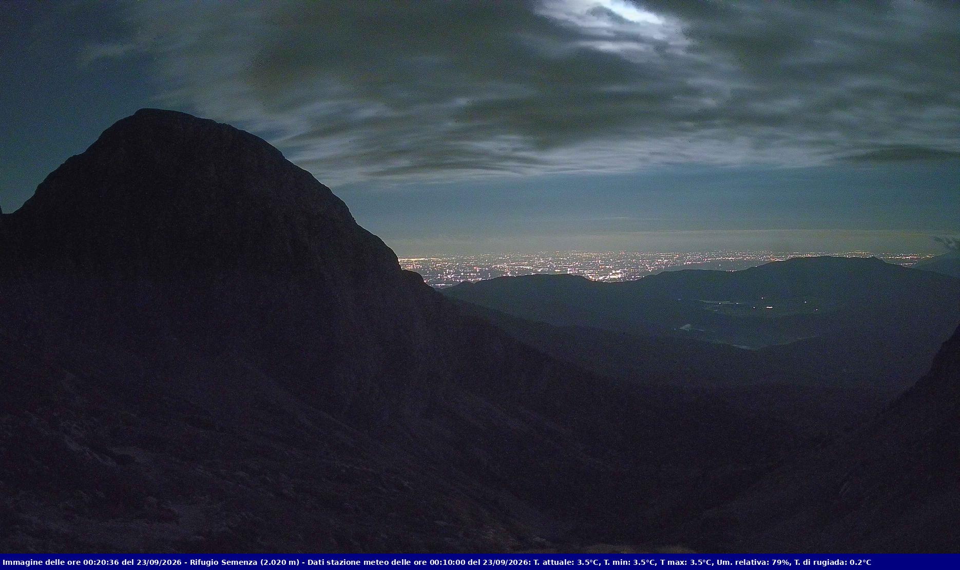 Webcam Rif. Semenza - 2020m - puntamento verso la Piana del Cansiglio e la pianura veneta in direzione sud-ovest