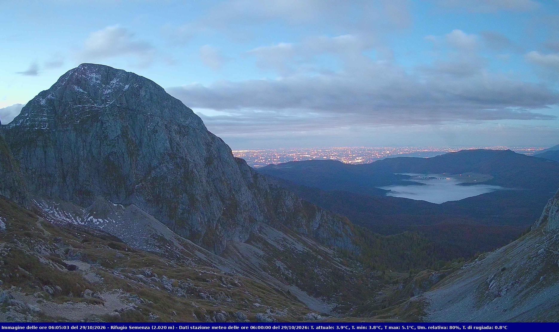 Webcam Rif. Semenza - 2020m - puntamento verso la Piana del Cansiglio e la pianura veneta in direzione sud-ovest